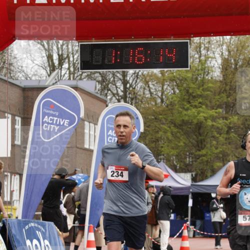 13.04.2025 - Hammer Lauf A. Gomolzig http://msf.ph/oto/7635338 13.04.2025 12:16:12 Ziel 233, 234, 579 meine-sportfotos.de