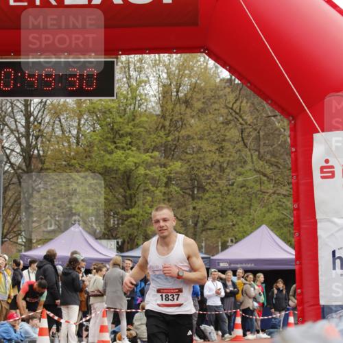 13.04.2025 - Hammer Lauf A. Gomolzig http://msf.ph/oto/7638628 13.04.2025 11:49:29 Ziel 1837 meine-sportfotos.de
