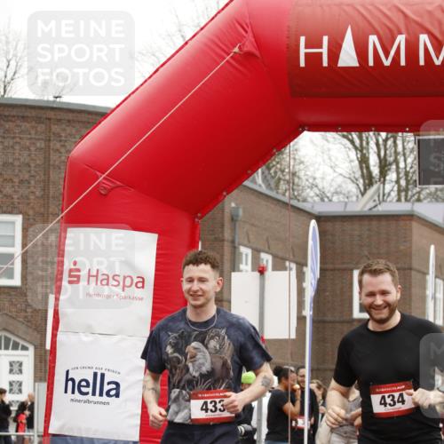 13.04.2025 - Hammer Lauf A. Gomolzig http://msf.ph/oto/7638823 13.04.2025 11:47:16 Ziel 433, 434, 493 meine-sportfotos.de