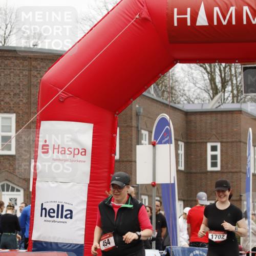 13.04.2025 - Hammer Lauf A. Gomolzig http://msf.ph/oto/7639578 13.04.2025 11:39:15 Ziel 454, 1702, 1950 meine-sportfotos.de