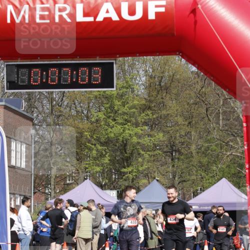 13.04.2025 - Hammer Lauf A. Gomolzig http://msf.ph/oto/7641632 13.04.2025 11:07:02 Ziel 433, 434, 1898 meine-sportfotos.de