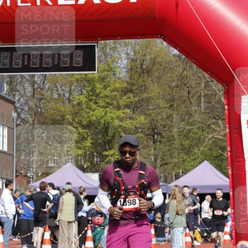 13.04.2025 - Hammer Lauf A. Gomolzig http://msf.ph/oto/7641638 13.04.2025 11:06:57 Ziel 229, 1898 meine-sportfotos.de