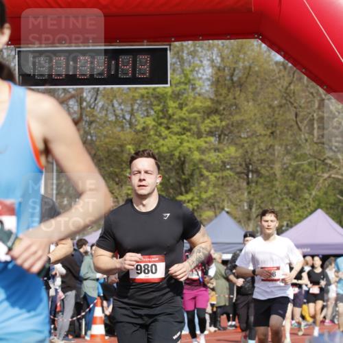 13.04.2025 - Hammer Lauf A. Gomolzig http://msf.ph/oto/7641941 13.04.2025 11:04:43 Ziel 6, 15, 161, 221, 273, 468, 514, 532, 730, 874, 950, 980, 1049, 1139, 1258, 1784, 1896, 1898, 1899, 1951, 1953, 1954, 1989 meine-sportfotos.de