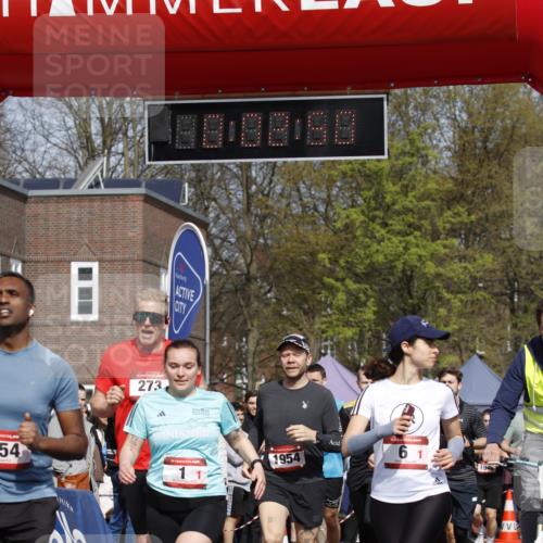 13.04.2025 - Hammer Lauf A. Gomolzig http://msf.ph/oto/7642231 13.04.2025 11:02:49 Ziel 1, 6, 11, 15, 161, 178, 218, 221, 232, 273, 322, 468, 514, 532, 654, 693, 704, 874, 950, 980, 986, 1258, 1784, 1896, 1899, 1900, 1930, 1946, 1947, 1951, 1953, 1954, 1989 meine-sportfotos.de