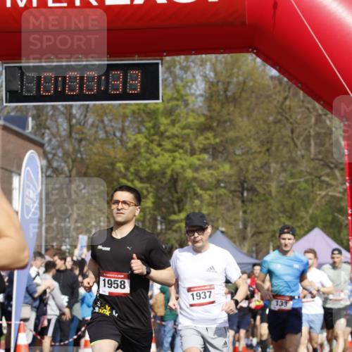 13.04.2025 - Hammer Lauf A. Gomolzig http://msf.ph/oto/7642542 13.04.2025 11:00:32 Ziel 12, 13, 16, 17, 133, 227, 233, 312, 334, 340, 452, 481, 485, 492, 493, 559, 614, 633, 643, 770, 995, 1028, 1044, 1151, 1174, 1257, 1303, 1727, 1835, 1837, 1923, 1926, 1937, 1948, 1958, 1965 meine-sportfotos.de