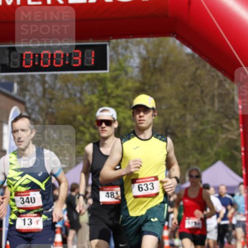 13.04.2025 - Hammer Lauf A. Gomolzig http://msf.ph/oto/7642552 13.04.2025 11:00:30 Ziel 11, 13, 16, 17, 124, 133, 233, 312, 334, 340, 452, 481, 485, 559, 614, 633, 643, 770, 1028, 1151, 1257, 1837, 1923, 1926, 1937, 1948, 1958 meine-sportfotos.de