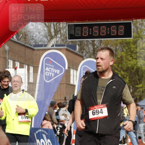 13.04.2025 - Hammer Lauf A. Gomolzig http://msf.ph/oto/7643825 13.04.2025 10:44:52 Ziel 181, 311, 694, 695, 823, 1927, 1928, 1986 meine-sportfotos.de