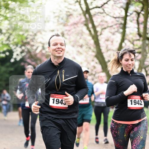 13.04.2025 - Hammer Lauf Dr. Thomas Lammeyer http://msf.ph/oto/7645548 13.04.2025 10:15:16 Laufen 15, 1945, 15, 1942 meine-sportfotos.de