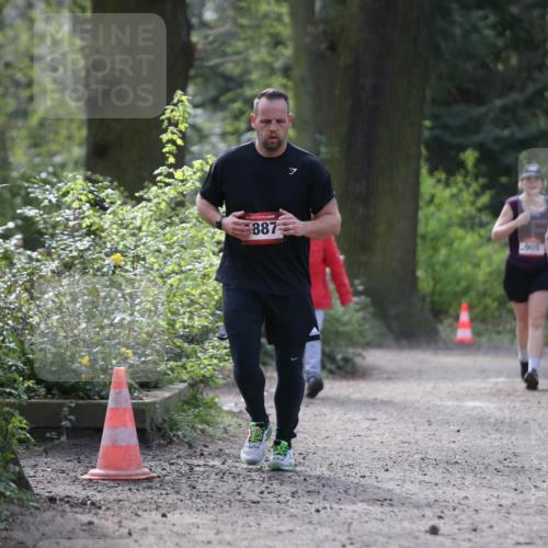 13.04.2025 - Hammer Lauf Jannik Wohlers http://msf.ph/oto/7650534 13.04.2025 10:53:59 Laufen 15, 887, 905, 19 meine-sportfotos.de