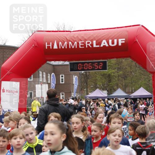 13.04.2025 - Hammer Lauf A. Gomolzig http://msf.ph/oto/7651140 13.04.2025 09:24:59 Ziel 403, 437, 612, 783, 814, 918, 1026, 1052, 1058, 1062, 1169, 1186, 1233, 1367, 1406, 1408, 1411, 1427, 1446, 1449, 1454, 1455, 1475, 1477, 1484, 1490, 1513, 1516, 1525, 1526, 1527, 1549, 1721, 1821, 1842 meine-sportfotos.de
