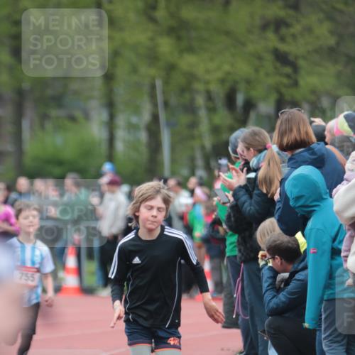 13.04.2025 - Hammer Lauf A. Gomolzig http://msf.ph/oto/7655516 13.04.2025 09:23:08 Ziel 424, 755, 790, 891, 1072, 1133, 1160, 1418, 1422, 1530, 1532, 1729, 1764, 1770, 1922 meine-sportfotos.de