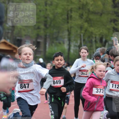 13.04.2025 - Hammer Lauf A. Gomolzig http://msf.ph/oto/7655724 13.04.2025 09:24:20 Ziel 363, 373, 734, 780, 785, 786, 787, 799, 801, 840, 847, 849, 870, 877, 913, 1037, 1128, 1170, 1209, 1295, 1352, 1356, 1426, 1436, 1479, 1486, 1507, 1539, 1540, 1779 meine-sportfotos.de