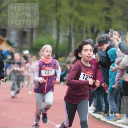 13.04.2025 - Hammer Lauf A. Gomolzig http://msf.ph/oto/7655869 13.04.2025 09:25:24 Ziel 727, 800, 857, 867, 1075, 1085, 1130, 1210, 1361, 1434, 1447, 1504, 1515, 1616, 1854, 1869, 1872, 1885 meine-sportfotos.de
