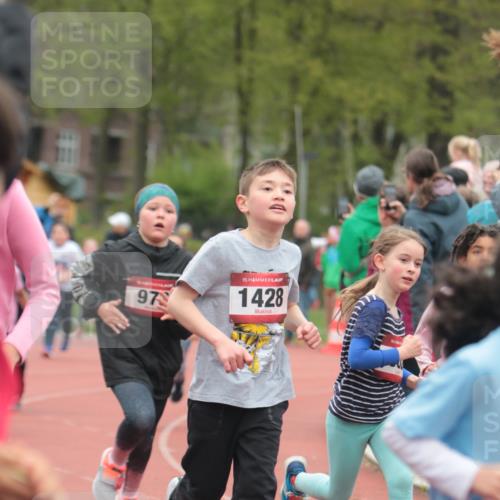 13.04.2025 - Hammer Lauf A. Gomolzig http://msf.ph/oto/7655903 13.04.2025 09:25:38 Ziel 542, 657, 682, 777, 795, 816, 820, 973, 989, 1141, 1428, 1461, 1536, 1615, 1918 meine-sportfotos.de