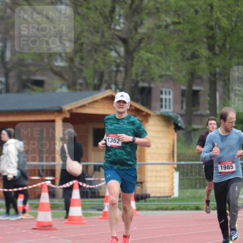 13.04.2025 - Hammer Lauf A. Gomolzig http://msf.ph/oto/7656381 13.04.2025 10:06:26 Ziel 102, 656, 1362, 1985 meine-sportfotos.de