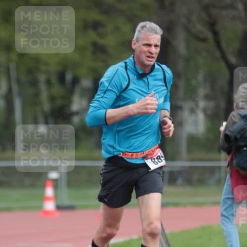 13.04.2025 - Hammer Lauf A. Gomolzig http://msf.ph/oto/7656640 13.04.2025 10:08:13 Ziel 390, 889, 1717, 1797 meine-sportfotos.de