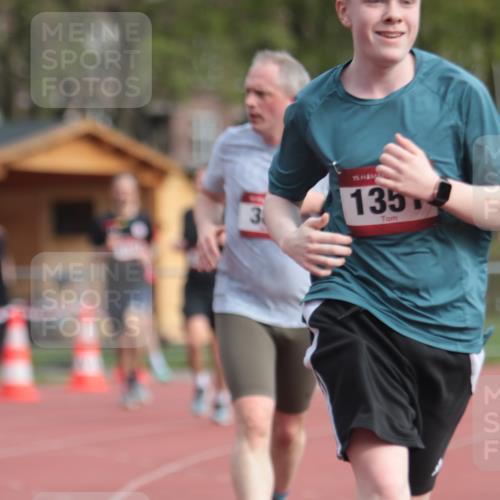13.04.2025 - Hammer Lauf A. Gomolzig http://msf.ph/oto/7657348 13.04.2025 10:12:35 Ziel 260, 387, 497, 498, 935, 1134, 1769 meine-sportfotos.de
