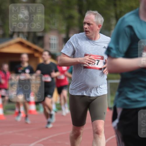13.04.2025 - Hammer Lauf A. Gomolzig http://msf.ph/oto/7657350 13.04.2025 10:12:35 Ziel 260, 387, 497, 498, 935, 1134, 1769 meine-sportfotos.de