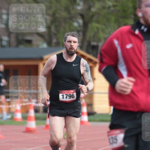13.04.2025 - Hammer Lauf A. Gomolzig http://msf.ph/oto/7657379 13.04.2025 10:12:46 Ziel 210, 1718, 1796 meine-sportfotos.de