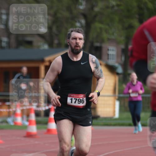 13.04.2025 - Hammer Lauf A. Gomolzig http://msf.ph/oto/7657381 13.04.2025 10:12:46 Ziel 210, 1718, 1796 meine-sportfotos.de