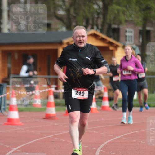13.04.2025 - Hammer Lauf A. Gomolzig http://msf.ph/oto/7657384 13.04.2025 10:12:49 Ziel 210, 449, 699, 1718 meine-sportfotos.de