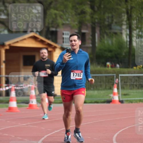13.04.2025 - Hammer Lauf A. Gomolzig http://msf.ph/oto/7657438 13.04.2025 10:13:06 Ziel 1782 meine-sportfotos.de