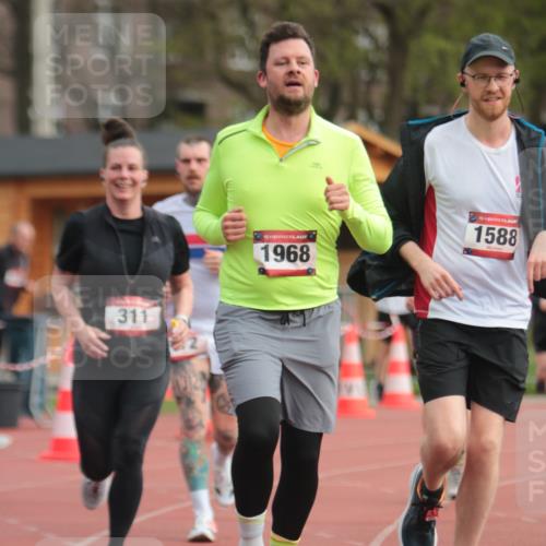 13.04.2025 - Hammer Lauf A. Gomolzig http://msf.ph/oto/7657581 13.04.2025 10:14:19 Ziel 151, 311, 410, 574, 772, 1588, 1778, 1968, 1988 meine-sportfotos.de