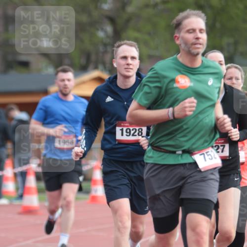 13.04.2025 - Hammer Lauf A. Gomolzig http://msf.ph/oto/7657728 13.04.2025 10:15:06 Ziel 460, 472, 752, 976, 1792, 1815, 1927, 1928, 1956 meine-sportfotos.de