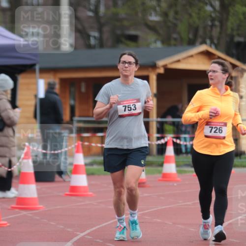 13.04.2025 - Hammer Lauf A. Gomolzig http://msf.ph/oto/7658122 13.04.2025 10:17:22 Ziel 270, 551, 715, 726, 753, 1288, 1970 meine-sportfotos.de