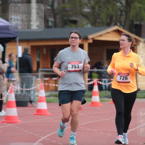 13.04.2025 - Hammer Lauf A. Gomolzig http://msf.ph/oto/7658124 13.04.2025 10:17:22 Ziel 270, 551, 715, 726, 753, 1288, 1970 meine-sportfotos.de