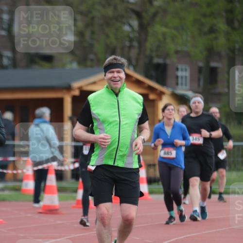 13.04.2025 - Hammer Lauf A. Gomolzig http://msf.ph/oto/7658277 13.04.2025 10:18:21 Ziel 345, 1752, 1753 meine-sportfotos.de