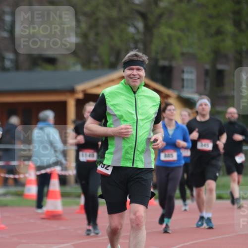 13.04.2025 - Hammer Lauf A. Gomolzig http://msf.ph/oto/7658279 13.04.2025 10:18:21 Ziel 345, 1752, 1753 meine-sportfotos.de