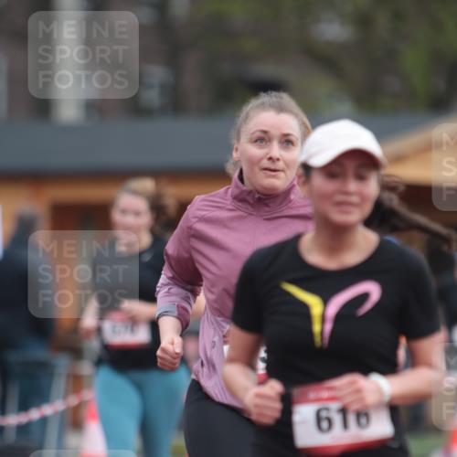 13.04.2025 - Hammer Lauf A. Gomolzig http://msf.ph/oto/7658996 13.04.2025 10:19:06 Ziel 230, 570, 616 meine-sportfotos.de