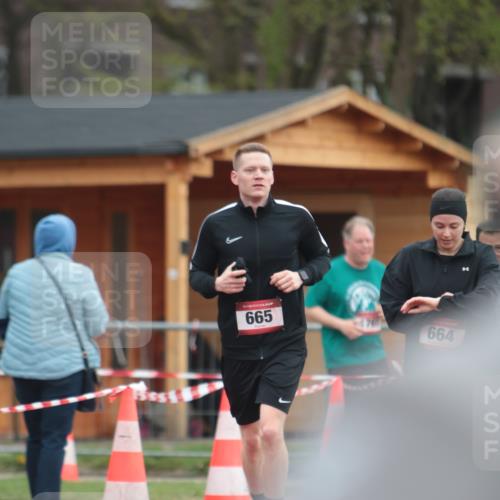 13.04.2025 - Hammer Lauf A. Gomolzig http://msf.ph/oto/7659033 13.04.2025 10:19:34 Ziel 415, 664, 665 meine-sportfotos.de