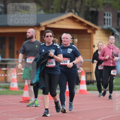 13.04.2025 - Hammer Lauf A. Gomolzig http://msf.ph/oto/7659199 13.04.2025 10:21:11 Ziel 265, 266, 1365 meine-sportfotos.de