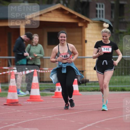 13.04.2025 - Hammer Lauf A. Gomolzig http://msf.ph/oto/7659365 13.04.2025 10:23:58 Ziel 748, 749 meine-sportfotos.de
