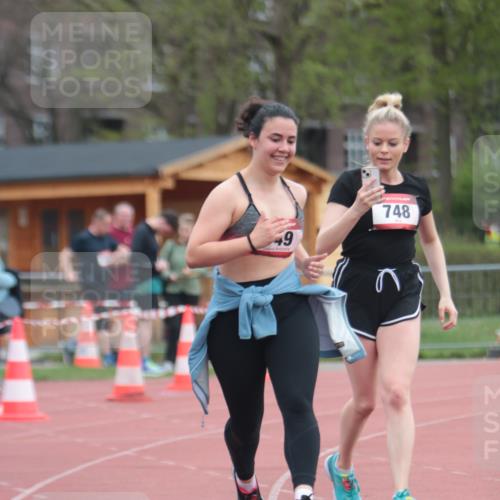 13.04.2025 - Hammer Lauf A. Gomolzig http://msf.ph/oto/7659379 13.04.2025 10:24:03 Ziel 748, 749 meine-sportfotos.de
