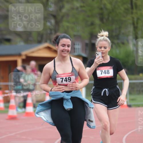 13.04.2025 - Hammer Lauf A. Gomolzig http://msf.ph/oto/7659380 13.04.2025 10:24:04 Ziel 748, 749 meine-sportfotos.de