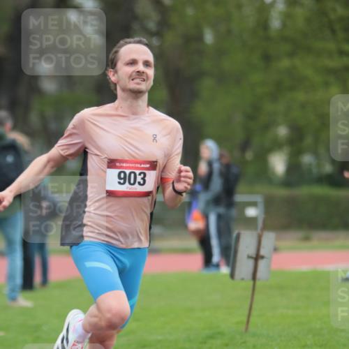 13.04.2025 - Hammer Lauf A. Gomolzig http://msf.ph/oto/7659482 13.04.2025 10:25:02 Ziel 250, 732 meine-sportfotos.de