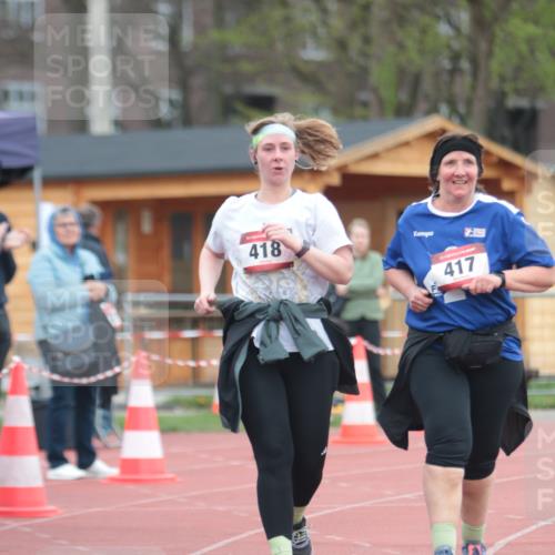 13.04.2025 - Hammer Lauf A. Gomolzig http://msf.ph/oto/7659546 13.04.2025 10:25:55 Ziel 417, 418, 1168 meine-sportfotos.de