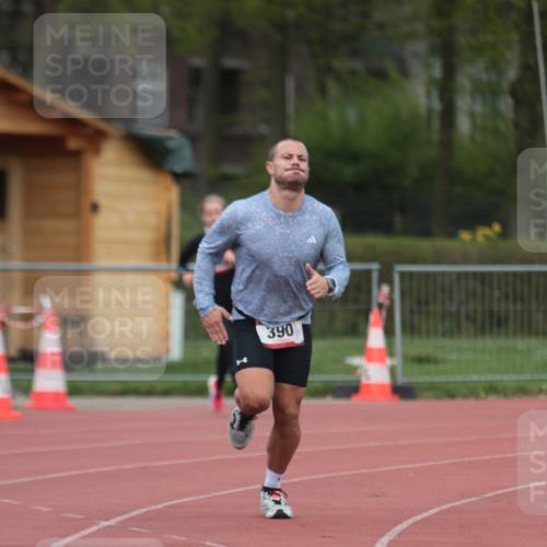 13.04.2025 - Hammer Lauf A. Gomolzig http://msf.ph/oto/7659815 13.04.2025 10:29:51 Ziel 390, 1066 meine-sportfotos.de