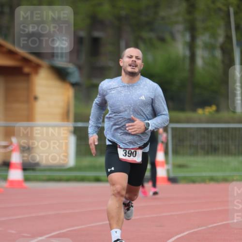 13.04.2025 - Hammer Lauf A. Gomolzig http://msf.ph/oto/7659820 13.04.2025 10:29:52 Ziel 390, 1066 meine-sportfotos.de