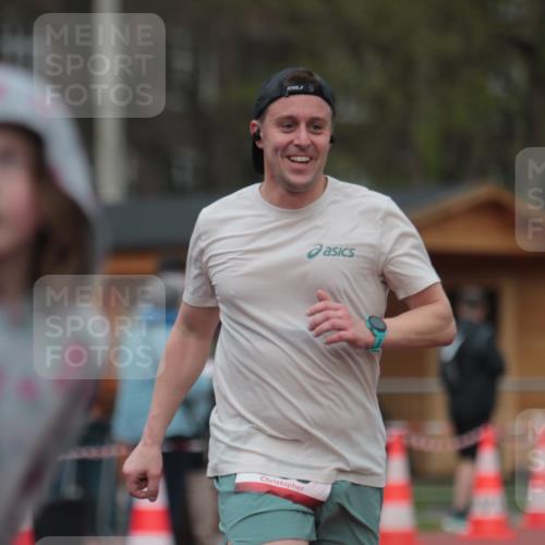 13.04.2025 - Hammer Lauf A. Gomolzig http://msf.ph/oto/7660027 13.04.2025 10:32:53 Ziel 189, 982, 1757, 1976 meine-sportfotos.de
