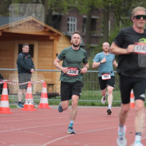 13.04.2025 - Hammer Lauf A. Gomolzig http://msf.ph/oto/7660172 13.04.2025 10:34:35 Ziel 330, 383, 1743, 1801 meine-sportfotos.de