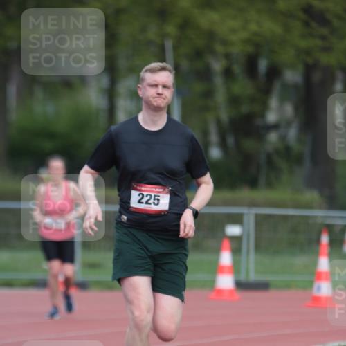 13.04.2025 - Hammer Lauf A. Gomolzig http://msf.ph/oto/7660263 13.04.2025 10:35:32 Ziel 255, 740, 1143, 1944, 1949 meine-sportfotos.de