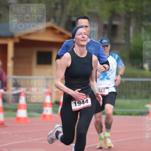 13.04.2025 - Hammer Lauf A. Gomolzig http://msf.ph/oto/7660280 13.04.2025 10:35:40 Ziel 328, 740, 1944, 1949 meine-sportfotos.de