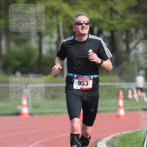 13.04.2025 - Hammer Lauf A. Gomolzig http://msf.ph/oto/7660513 13.04.2025 10:38:16 Ziel 131, 953, 956 meine-sportfotos.de