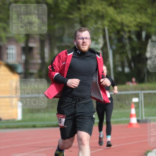 13.04.2025 - Hammer Lauf A. Gomolzig http://msf.ph/oto/7660542 13.04.2025 10:38:27 Ziel 450, 935 meine-sportfotos.de