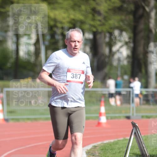 13.04.2025 - Hammer Lauf A. Gomolzig http://msf.ph/oto/7660659 13.04.2025 10:39:21 Ziel 387, 646, 904 meine-sportfotos.de