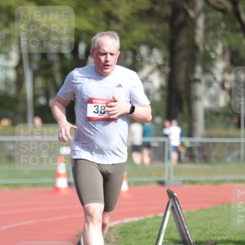 13.04.2025 - Hammer Lauf A. Gomolzig http://msf.ph/oto/7660661 13.04.2025 10:39:21 Ziel 387, 646, 904 meine-sportfotos.de